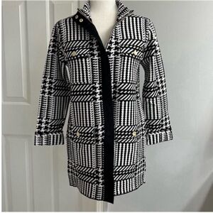 Anne Klein Sweater Black & White
Size M